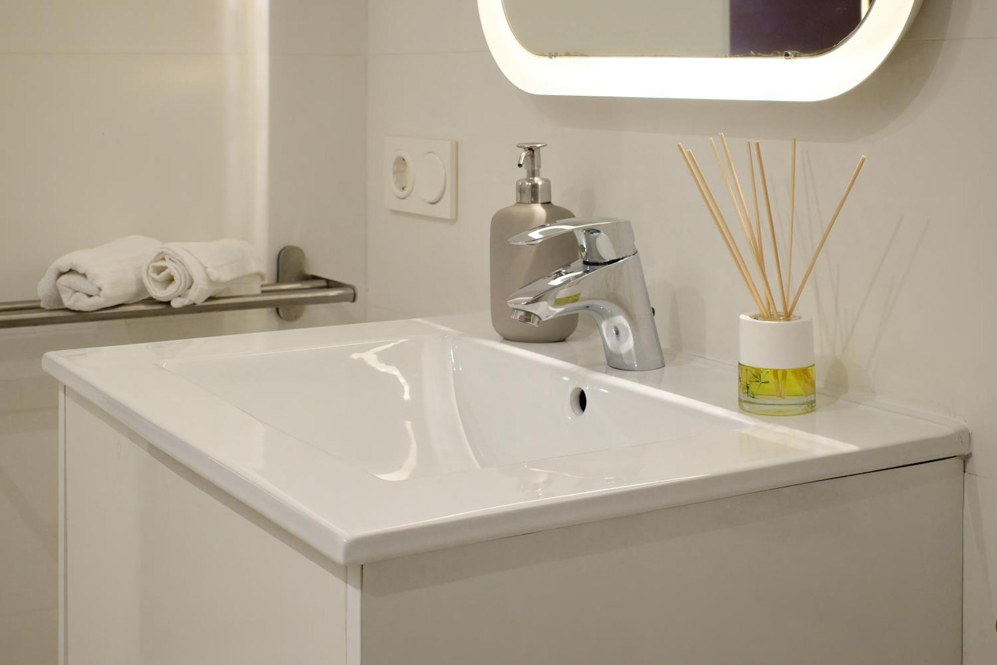 Apartamento De Diseno En La Plaza Del Carmen F1 Valencia Luaran gambar